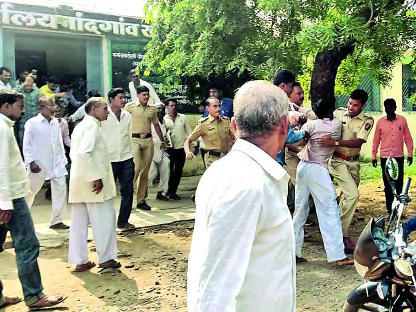 farmer's suicide attempt in tehsil office of Amravati district | अमरावती जिल्ह्यात शेतकऱ्याचा तहसील कार्यालयात आत्मदहनाचा प्रयत्न