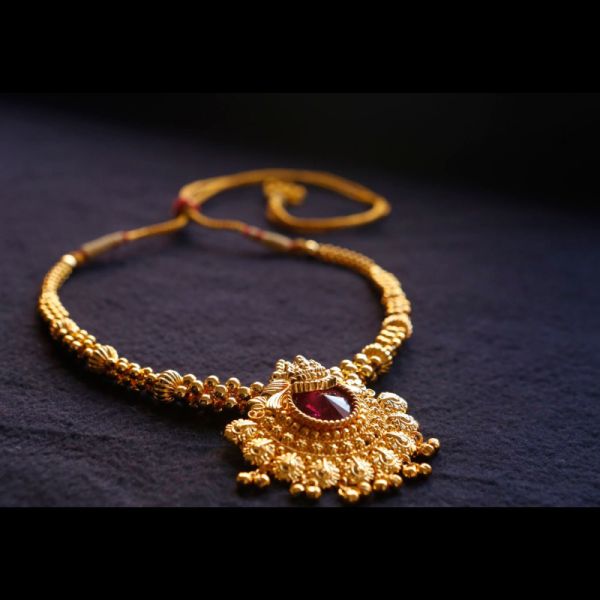 Fraud in Nagpur ; Brass necklace gave under the name of gold | नागपुरात ठगबाजी; सोन्याच्या नावाखाली दिला पितळाचा हार