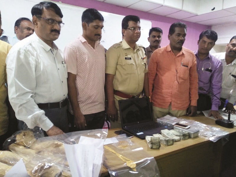 460 kg sandalwood seized in Nanded | नांदेडमार्गे हैद्राबादेत जाणारे ४६० किलो चंदन जप्त