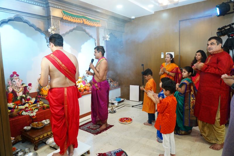 Arrival of Lord Ganesha at the residence of Nitin Gadkari, Anil Deshmukh and Ramesh Banga | Ganesh Mahotsav; नितीन गडकरी, अनिल देशमुख व रमेश बंग यांच्या निवासस्थानी श्रींचे आगमन