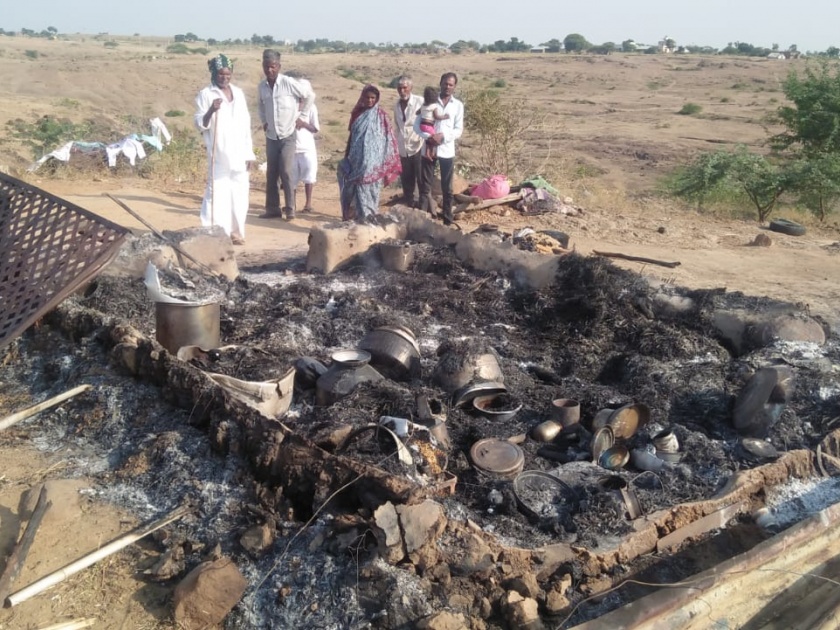 The amount of damage to the kopila is approximately thirty thousand rupees | कोपीला लागलेला आगीत अंदाजे तीस हजार रु पयाचे नुकसान