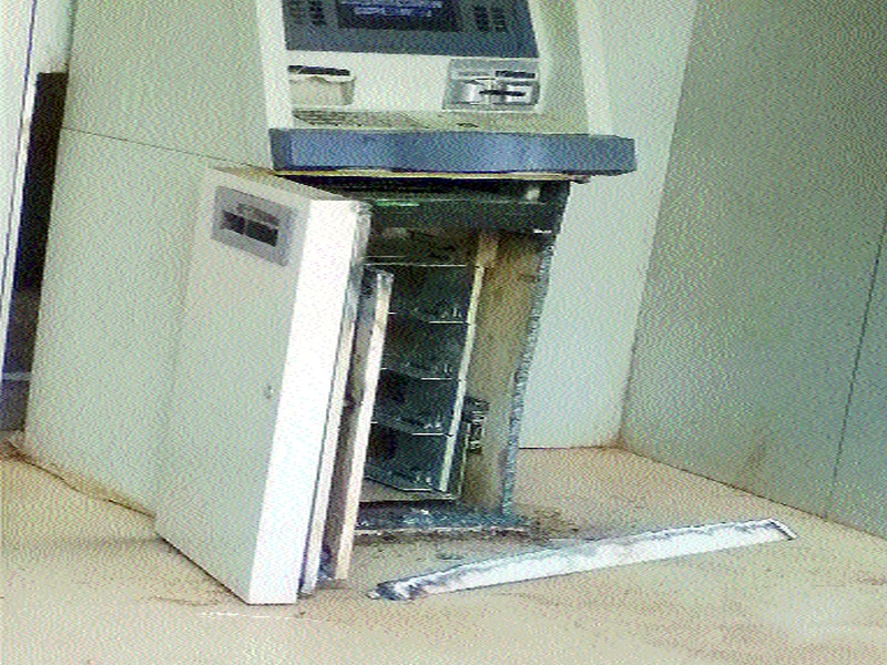 Robbery at ATM center for the second consecutive day | सलग दुसऱ्या दिवशी एटीएम केंद्रावर दरोडा