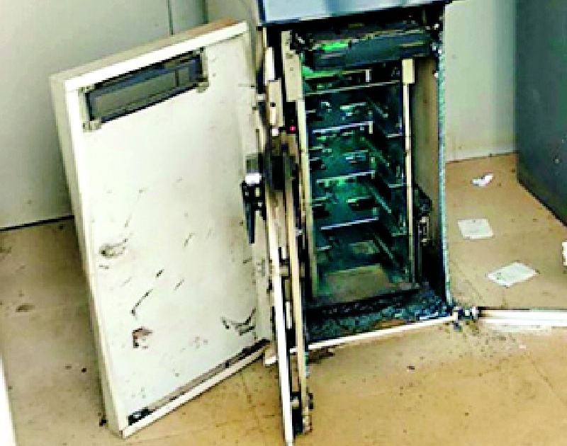 ATM thieves are still unaccounted for | एटीएम चोरट्यांचा अद्यापही थांगपत्ता नाही