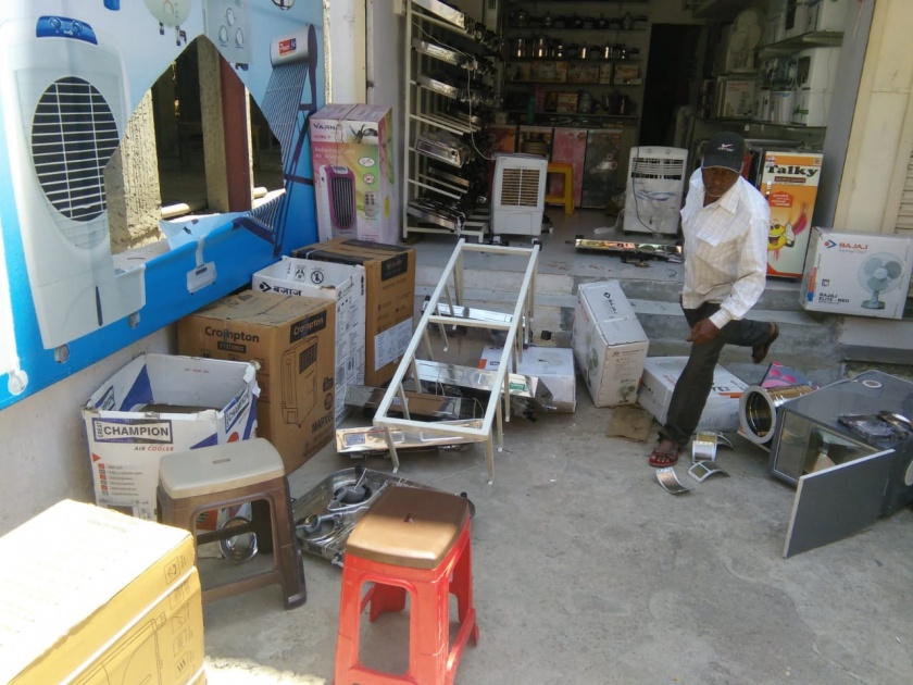 Shop breaks at Samarth temple | समर्थ मंदिर येथे दुकानाची तोडफोड
