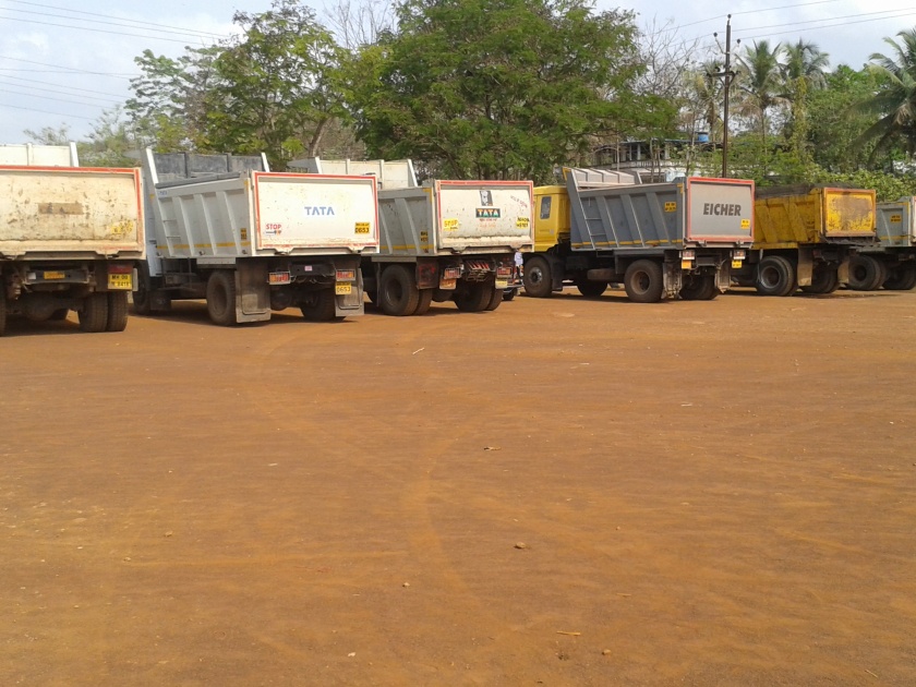 Ratnagiri: Unauthorized sand transport, six dumpers are punished in the village | रत्नागिरी : बेकायदेशीर वाळूची वाहतूक, खेडमध्ये सहा डंपरवर दंडाची कारवाई