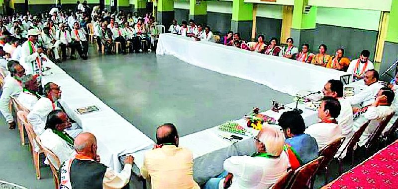 NCP's Navchaitanya visits state headquarters | प्रदेशाध्यक्षांच्या दौऱ्याने राष्ट्रवादीत नवचैतन्य