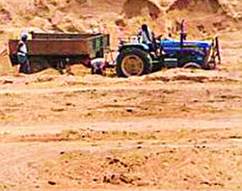 Only 27 sand ghats of the district are auctioned | जिल्हाभरातील केवळ २७ रेती घाटांचा लिलाव