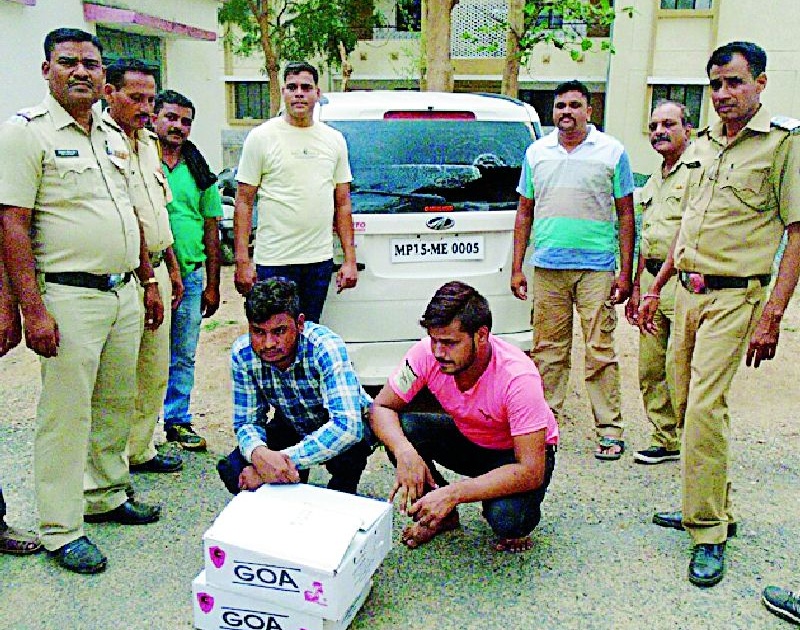 The two lakhs of alcohol caught in Chhattisgarh have been caught | छत्तीसगडमध्ये जाणारी दोन लाखांची दारु पकडली