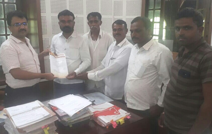 Shiv Sena's opposition to Vasundhara district bank | जिल्हा बॅँकेच्या वसुलीला शिवसेनेचा विरोध