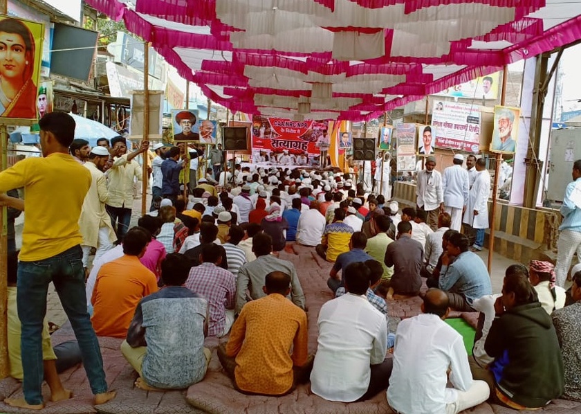 Two-day agitation in Mantha | मंठा येथे दोन दिवसीय आंदोलन