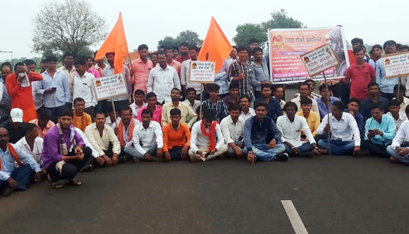 Maratha Reservation agitations In the district | जिल्ह्यात मराठा आरक्षणाचा वणवा पेटला