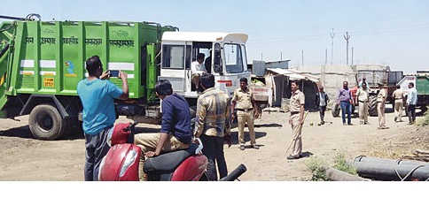 Police disposal of waste depot in Ahmednagar city | अहमदनगर शहरातील कचरा डेपोला पोलीस बंदोबस्त