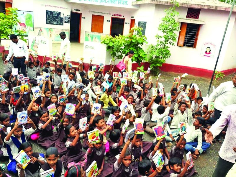 Shivneri Group; Distribution of school materials to 900 students | ‘शिवनेरी ग्रुप’चा मदतीचा हात; ९०० विद्यार्थ्यांना शालेय साहित्याचे वाटप