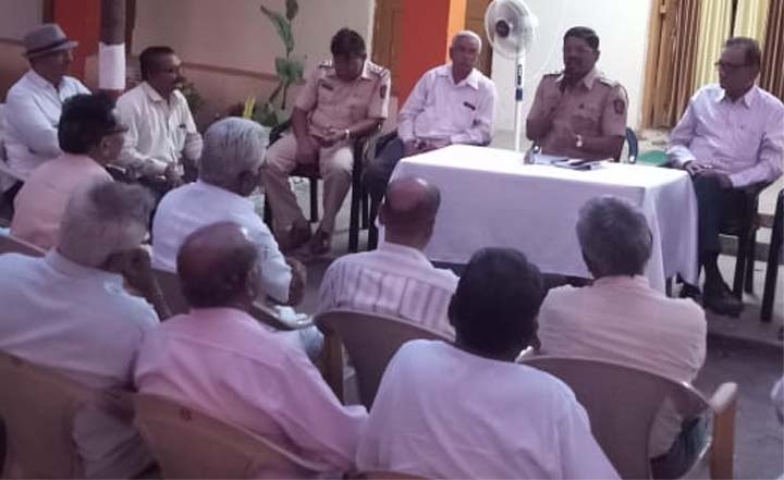 Meeting in the Martyrdom on issues of senior citizens | ज्येष्ठ नागरिकांच्या समस्यांबाबत शहाद्यात बैठक