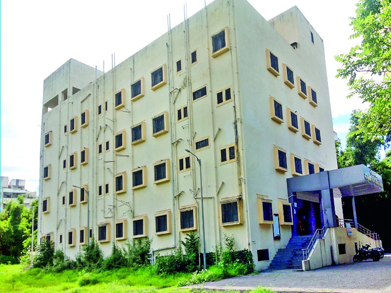 Three floors of Pune Municipal Hospital were waiting for the IPD | पुणे पालिकेच्या दवाखान्याचे तीन मजले आयपीडीच्या प्रतीक्षेत पडले धूळ खात