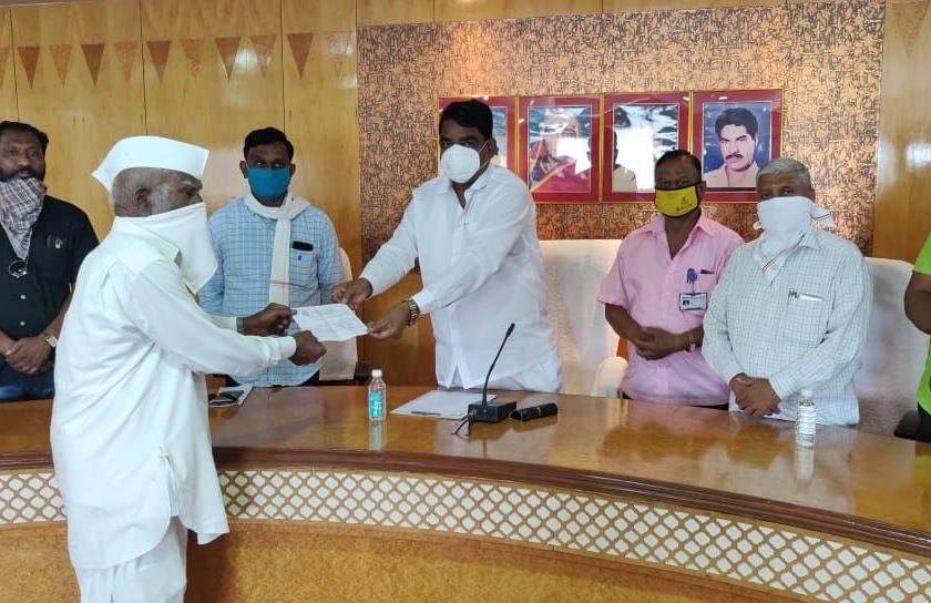 Mahatma Jyotiba Phule Farmers Debt Relief Scheme Aadhaar certification begins | महात्मा ज्योतीबा फुले शेतकरी कर्जमुक्ती योजनेच्या आधार प्रमाणिकरणास सुरु वात