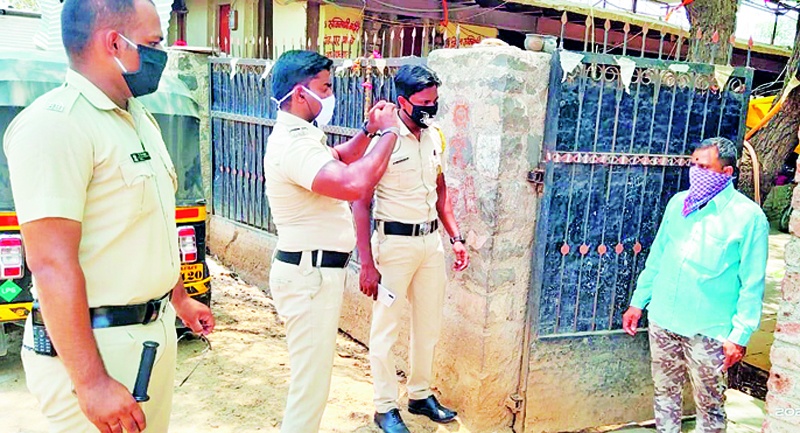 Home quarantine investigation now underway in Solapur Grameen | गुन्ह्याचा शोध घेणाºया पोलिसांकडे आता ‘होम क्वारंटाईन’चा तपास !
