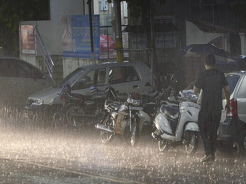 again rain starts in Pune ; people suffers from traffic jam | पुण्यात पुन्हा पावसाला सुरुवात : वाहतूकही कोलमडली 
