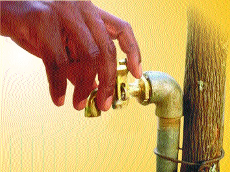 16 Village water supply pipeline inefficiently Lasalgaon: Repair work started | १६ गाव पाणीपुरवठा पाइपलाइन कुचकामी लासलगाव : दुरुस्तीचे काम सुरू