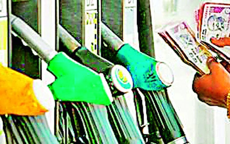 Petrol at 83.16 and diesel at 59.76 rupees | पेट्रोल ८३.१६ तर डिझेल ६९.७६ रुपयांवर