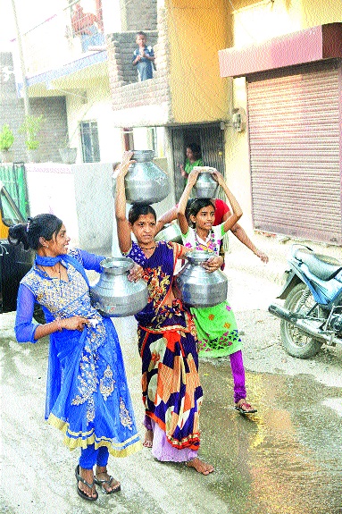 Aurangabad's water scarcity, chaos and chaos | औरंगाबादच्या पाणीटंचाईबद्दल आक्रोश, संताप