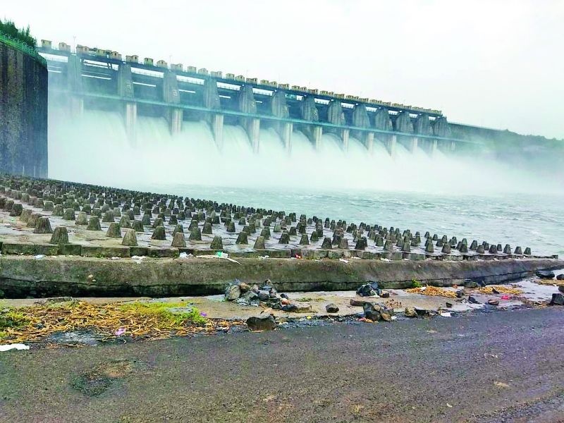 All gates of Upper Wardha reopened, dam 99.64 per cent | अप्पर वर्धाची सर्व दारे पुन्हा उघडली, धरण ९९.६४ टक्के