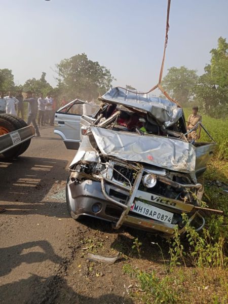vehicle overturned in Wardha district; One killed, ten injured | वर्धा जिल्ह्यात भरधाव वाहन उलटले; एक ठार, दहा जखमी