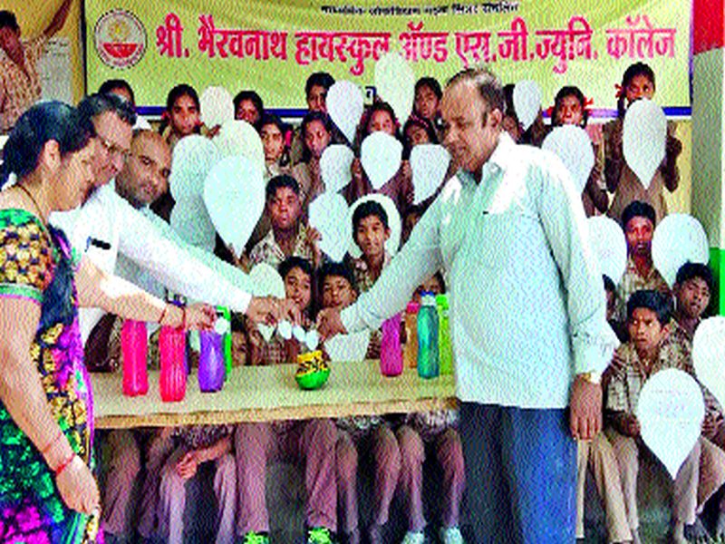 Message of water purse 'water saving' in Shah's school | शहा विद्यालयात जलदिनी ‘पाणी बचती’चा संदेश