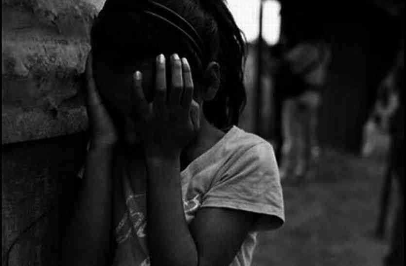 Minor girl tortured on a lodge in Nagpur | नागपुरात लॉजवर नेऊन अल्पवयीन मुलीवर अत्याचार