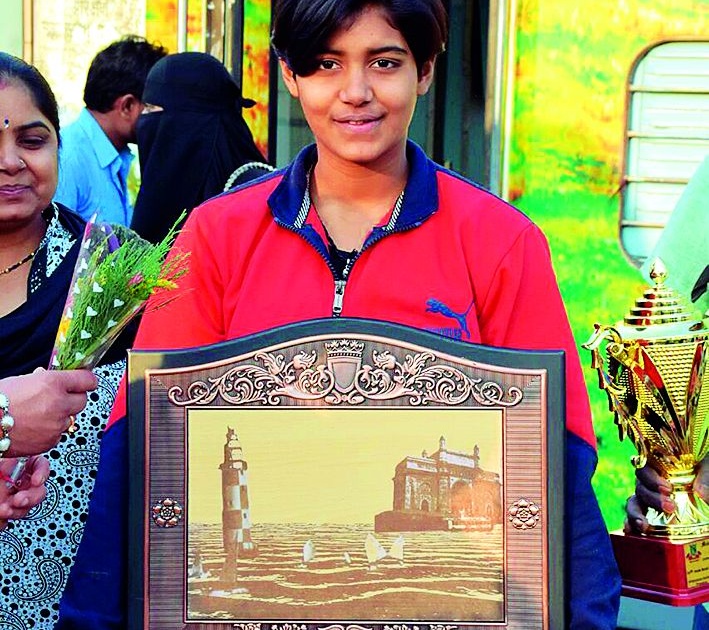 The 15-year-old 'Jalkanya' of Nagpur records in the Arabian Sea | नागपूरच्या १५ वर्षीय ‘जलकन्ये’चा अरबी समुद्रात विक्रम