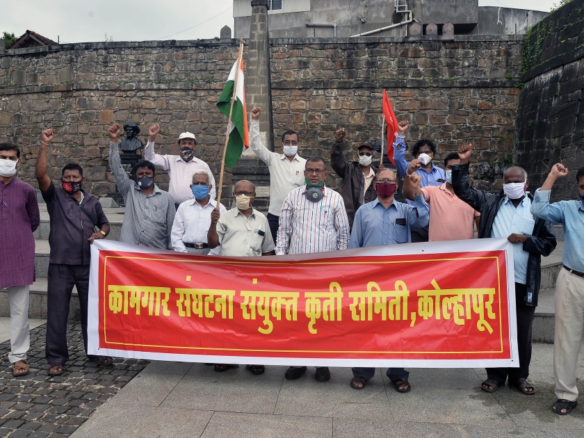 The Modi government's protest slogans hit Bindu Chowk | मोदी सरकारच्या निषेध घोषणांनी बिंदू चौक दणाणला