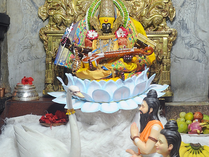 Darshan of Ambabai as Mahasaraswati - City tour on the occasion of Ashtami | अंबाबाईची महासरस्वती रूपात दर्शन - अष्टमीनिमित्त नगरप्रदक्षिणा