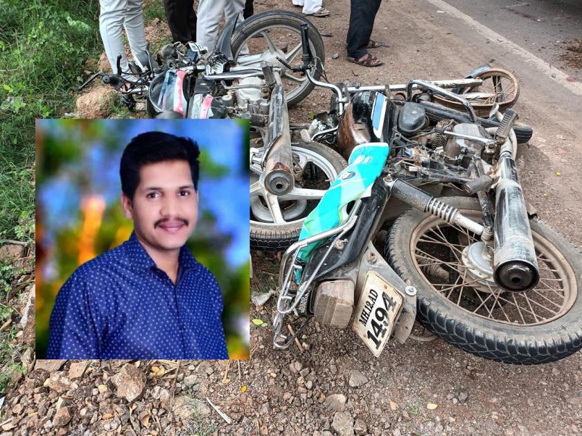 Two-wheeler collides head-on on Palkhi road, one youth killed, three injured | पालखी मार्गावर दुचाकीची समोरा समोर धडक, एक युवक ठार, तीन जखमी