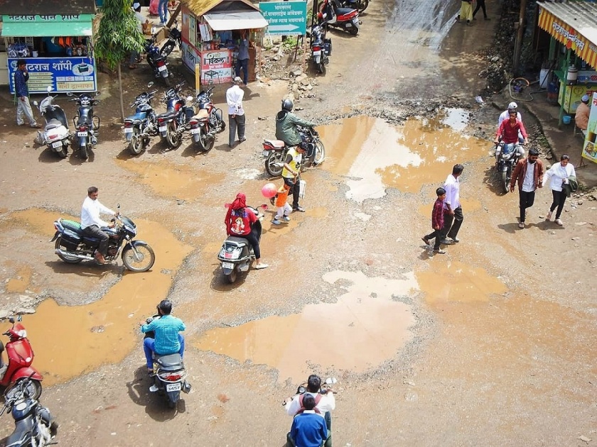 Coming to Satara from the highway; Avoid potholes first! | महामार्गावरून साताऱ्यात येताय; आधी खड्डे चुकवा!