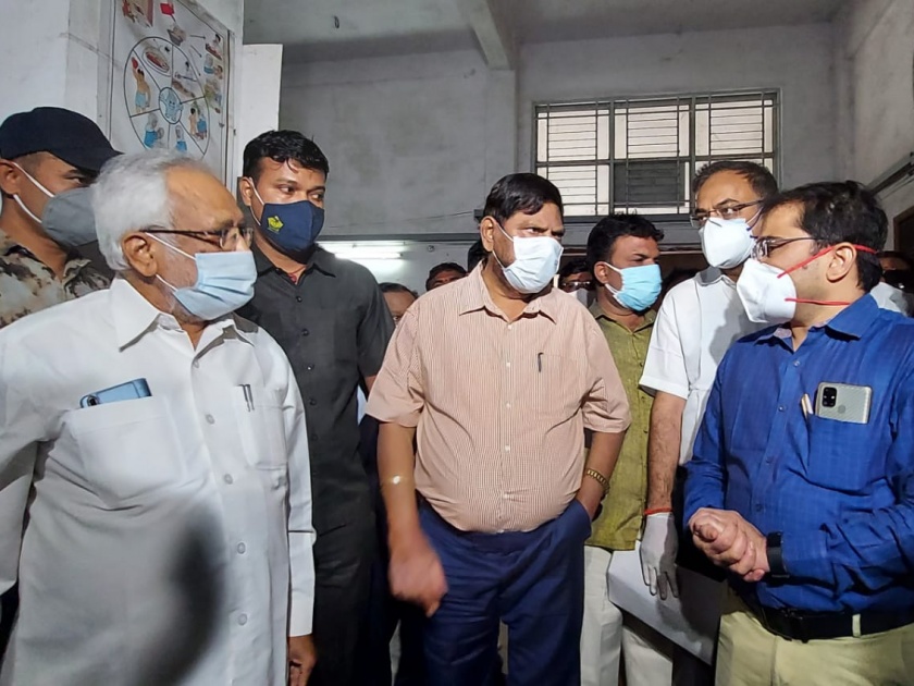 Athavale visited Zakir Hussain Hospital | झाकीर हुसेन रुग्णालयाला आठवले यांनी दिली भेट