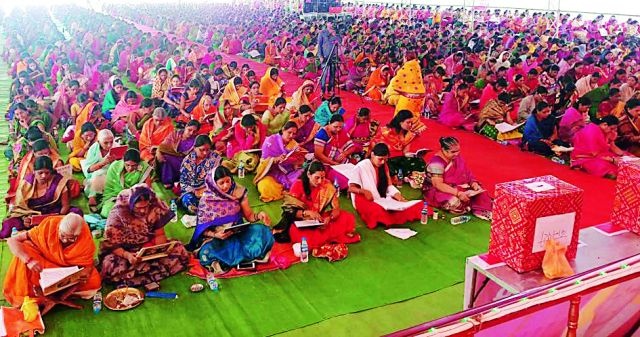 Mahapurani of 5100 devotees at Darapatpur | दर्यापुरात ५१०० भाविकांचे महापारायण