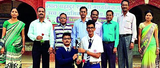 Shastri Vidyalaya team topped the IT quiz competition | आयटी प्रश्नमंजुषा स्पर्धेत शास्त्री विद्यालयाची चमू देशात अव्वल