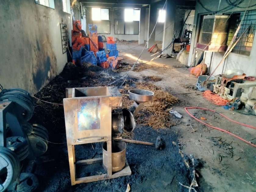 Warehouse fire at Nhavi, loss of Rs 18 lakh | न्हावी येथे गोदामाला आग, १८ लाखांचे नुकसान 