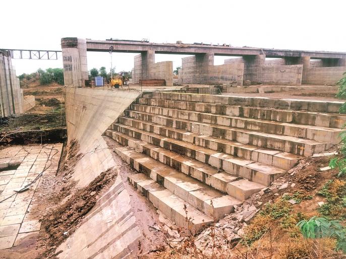 The work of the pump house of 'Ner dhamana' barrage was stopped | ‘नेरधामणा’च्या पंप हाऊसचे काम ठप्पच