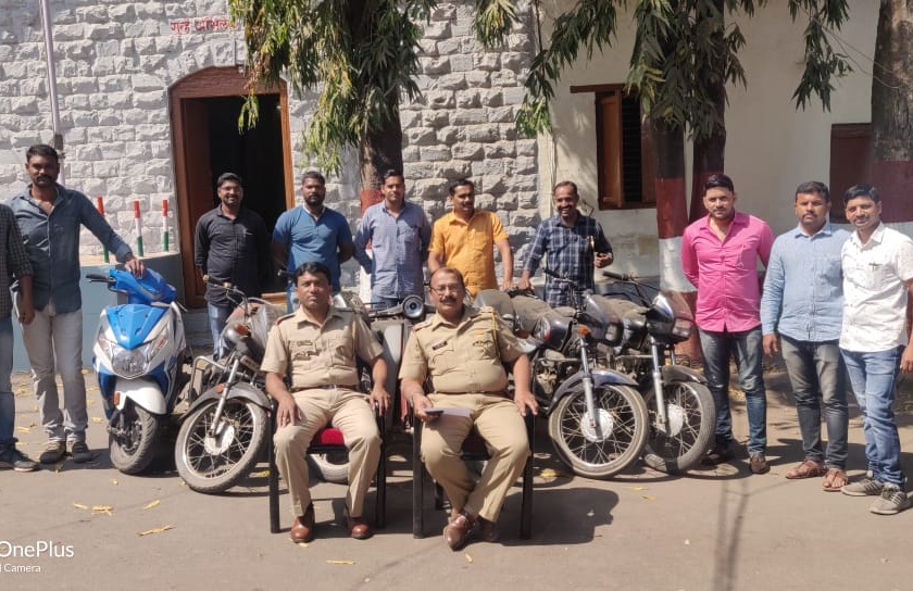 Two-wheeler seized in Satara, seven motorcycle seized | साताऱ्यात दुचाकी चोरणारी टोळी अटकेत, सात मोटारसायकली जप्त