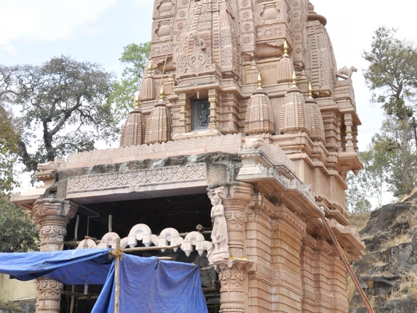 Kolhapur: Ganghaljal was stolen in Kalabharri temple, 5 lakhs of jewelery with cash, and 'CCTV' captured | कोल्हापूर : गडहिंग्लजला काळभैरी मंदिरात चोरी , ५ लाखाच्या दागिण्यांसह रोकड लांबवली , चोरटे ‘सीसीटीव्ही’ कैद