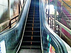  Testing of escalator by weight | वजन ठेवून होणार एस्कलेटरची टेस्टिंग