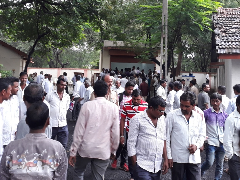 Attendees' Attendance in Tehsil Offices | तहसील कार्यालयांमध्ये इच्छुकांची जत्रा