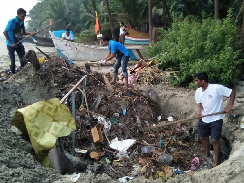Cleanliness campaign on the shores of Global Malvan | ग्लोबल मालवणीकडून किनाऱ्यावर स्वच्छता मोहीम