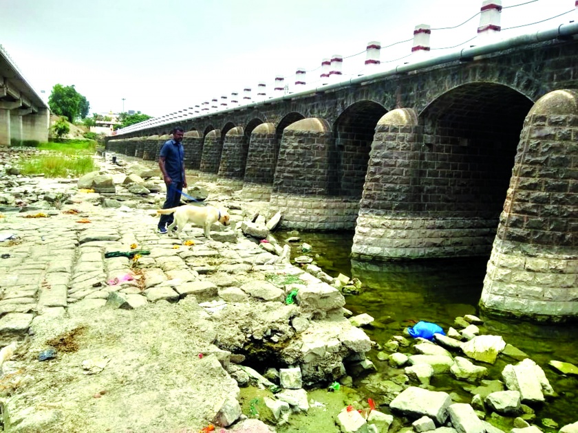 Nero bridge inspection by bomb detection squad | बॉम्बशोधक पथकाकडून नीरा पुलाची तपासणी