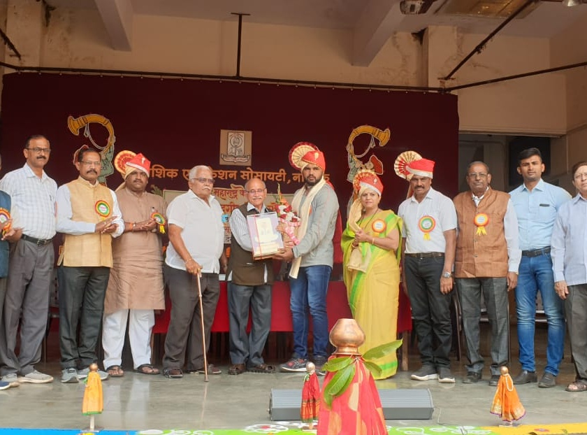 Harshavardhan Sadgir was honored at Peth School | पेठे विद्यालयात हर्षवर्धन सदगीर यांचा सत्कार