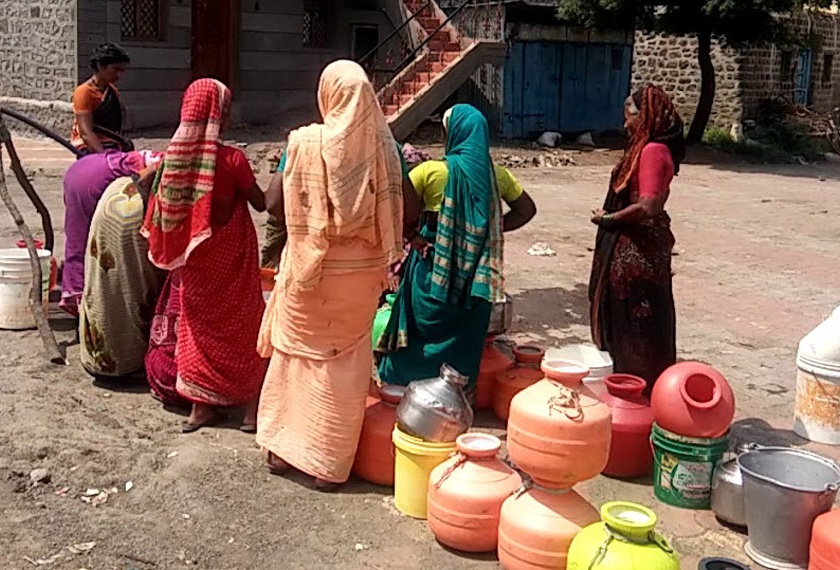 Parbhani: Tanker water to 90 thousand villagers | परभणी : ९३ हजार ग्रामस्थांना टँकरचे पाणी
