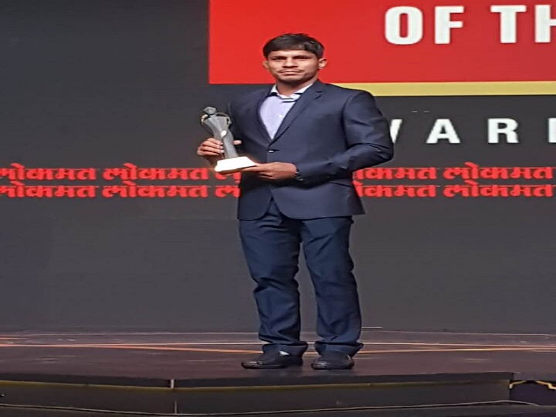 'Lokmat Maharashtrian's The Year' award was a donation! | ‘लोकमत महाराष्ट्रीयन आॅफ द इयर’ पुरस्कार दुग्धशर्करा योग ठरला!