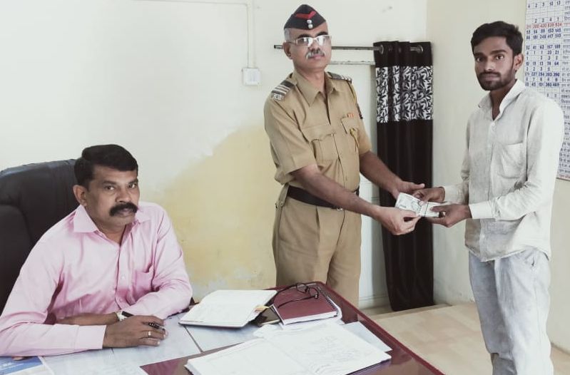 Pakitmar Bhusaval Railway Police in the custody of 'Gitanjali' | 'गीतांजली'तील पाकीटमार भुसावळ रेल्वे पोलिसांच्या ताब्यात