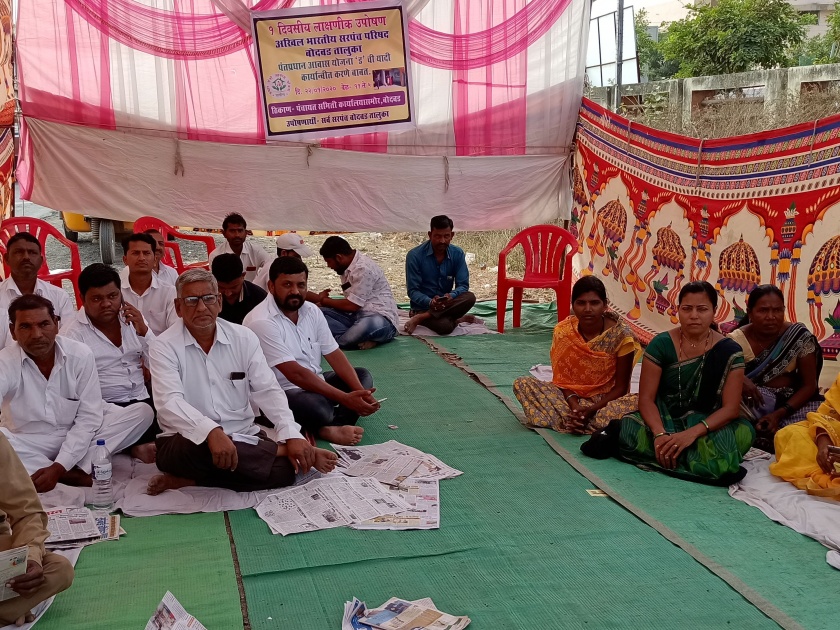 Fasting of Sarpanch for households at Bodwad | बोदवड येथे घरकुलांसाठी सरपंचांचे उपोषण